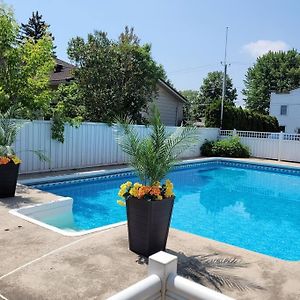 Private Pool And Backyard * Bbq * 6 Beds * 5 Min. From Mtl Lejlighed Longueuil Exterior photo