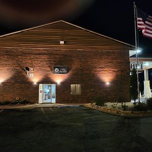 The Lodge At Russell - Russell Inn Exterior photo