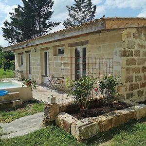 Maison Charmante A Sainte Terre Avec Piscine Partagee Villa Exterior photo