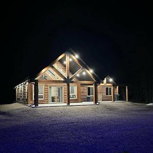 The Highmark Cabin Villa Valemount Exterior photo