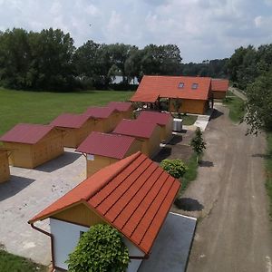 Tomajor Vendeghazak Lejlighed Tiszaeszlar Exterior photo