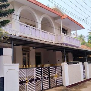 Mayflower Home Stay Kannur, Near Payyambalam Beach Exterior photo