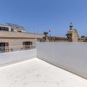 Town House In The Heart Of Luqa - Close To Malta International Airport Lejlighed Exterior photo