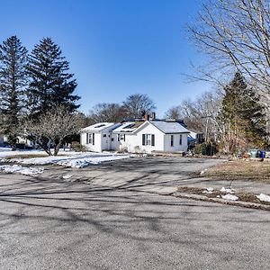 Downtown Westerly Home 4 Mi To Beaches! Exterior photo