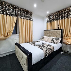 *Ra1Gh* For Your Most Relaxed & Cosy Stay + Free Parking + Free Fast Wifi * Leeds  Exterior photo