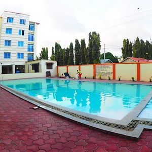 Roma Stays - Splendid 3Br Apartment At Mwtapa Luxury With A Swimming Pool Mombasa Exterior photo