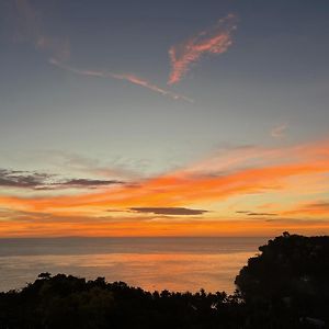 Amor Penthouse/Honeymoon Suite With Jacuzzi - Best View In The Island. Hidden Paradise! Yapak Exterior photo