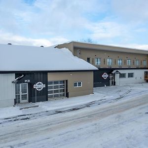 Auberge St-Alexis Hotel Saint-Raymond Exterior photo