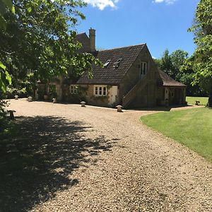 Great Ashley Farm Bed And Breakfast & Shepherds Huts Bradford-On-Avon Exterior photo