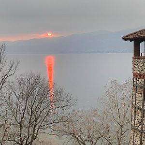 Casa Vacanze Due Laghi Lejlighed Vergiate Exterior photo