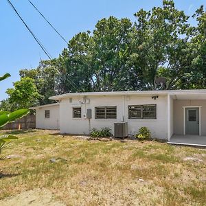 3 Bedroom House With Renovated Kitchen And Bath! Cocoa Exterior photo