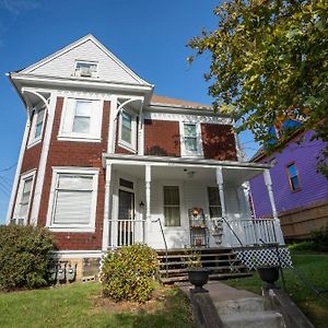 Step Back In Time Charming Victorian With Modern Amenities Lejlighed Homestead Exterior photo