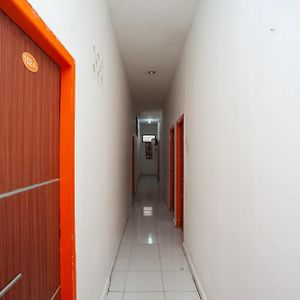 Reddoorz Near Jalan Jenderal Sudirman Palembang Hotel Exterior photo