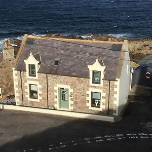 Seafront Holiday Home In Findochty Exterior photo