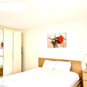 Large Room In Schuttrange Free Parking 10Mins To Airport Excellent Customer Services Luxembourg By Exterior photo