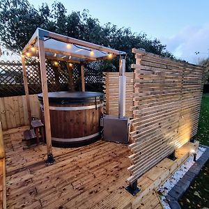 Gite 4 Personnes Avec Piscine Et Bain Nordique Proche Des Plages Du Debarquement Lejlighed Le Manoir  Exterior photo