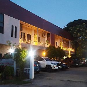 Shanyaguesthouse ชัญญาเกสต์เฮาส์ Nakhon Sawan Exterior photo