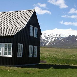 Cottage In Malerischer Umgebung Von Island Auf Einer Grunen Wiese Am Ende Des Horizonts Hellnar Exterior photo