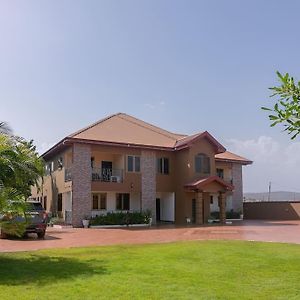 Bedan : Cozy Modern Haven Lejlighed Accra Exterior photo