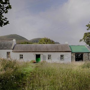 Secluded Thatched Cottage, Near Beaches & Hill Walking Rashenny Exterior photo