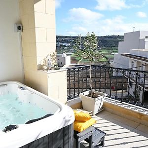 Ta'Lonza Luxury Near Goldenbay With Hot Tub App1 Lejlighed Mellieħa Exterior photo