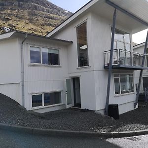 Amazing Sea And Mountain View Lejlighed Klaksvík Exterior photo