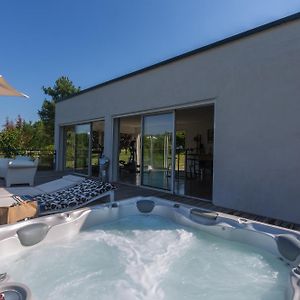 Double Chambre Piscine, Spa, Jardin, Parc En Bordure De Riviere Bed and Breakfast Les Fumades-Les Bains Exterior photo