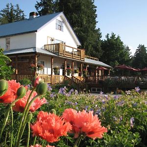 Heriot Bay Inn Exterior photo