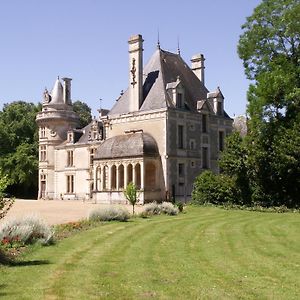 Chateau De La Court D'Aron Bed and Breakfast Saint-Cyr-en-Talmondais Exterior photo