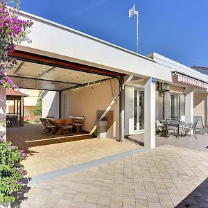 Holiday Home With Terrace And Outdoor Kitchen Medulin Exterior photo