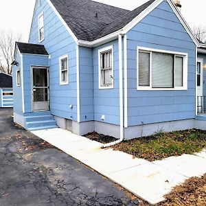 Nice Big House With Parking, Fenced Yard Villa Buffalo Exterior photo