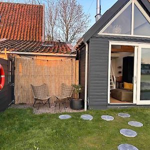 Tiny House Of Picasso Villa Warmenhuizen Exterior photo