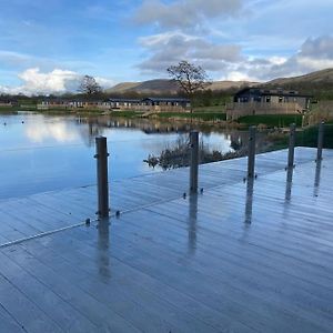 Luxurious And Peaceful Lakeside House, Clitheroe Exterior photo