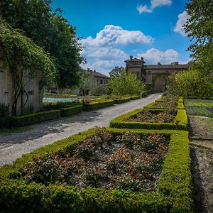 Antica Corte Pallavicina Relais Pensionat Polesine Parmense Exterior photo