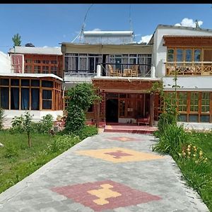 Shayok Guest House Leh Exterior photo