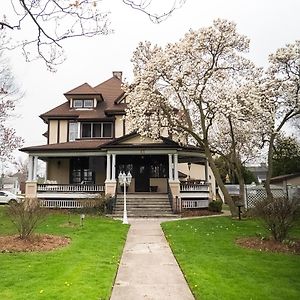 The Rose Manor Bed and Breakfast Welland Exterior photo