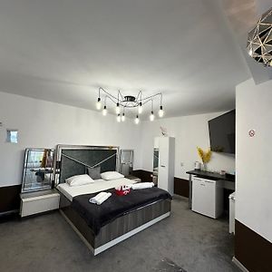 The Royal Fame - Modern Studio With Balcony & Panoramic View Lejlighed Craiova Exterior photo