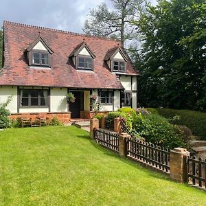 Classic Chilterns Cottage In Lovely Countryside Beaconsfield Exterior photo