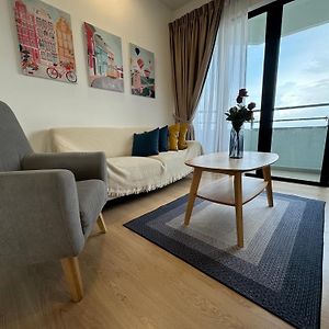 2 Bedroom Mutiara Melaka Beach Seaview With Netflix, Wifi, Corner Unit Level 7 Extra Privacy Exterior photo