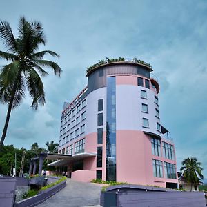 Pushpak Grande Hotel Kondotty Exterior photo