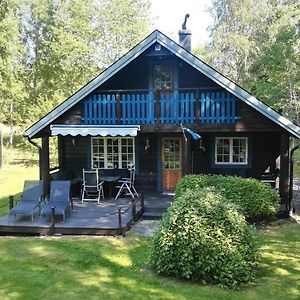 Naturnahes Familienfreundliches Ferienhaus Mit Sauna Und Trampolin Und Kajak Norrtälje Exterior photo