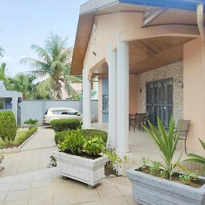 Chic House With Parking Lejlighed Douala Exterior photo
