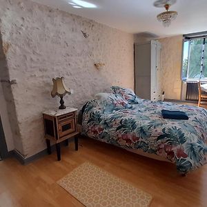 Chambre 3 Le Clos Des Quatre Lieues Bed and Breakfast Cartelegue Exterior photo