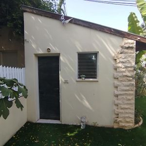 דירת מרוהטת ללינה Lejlighed Kfar Saba Exterior photo