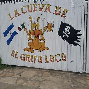 Hostal La Cueva Del Grifo Loco Surf&Bikers Hotel Miramar Exterior photo