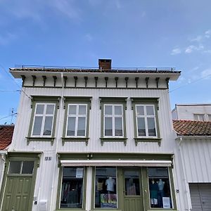 Sjarmerende Leilighet I Hjertet Av Risor Villa Exterior photo