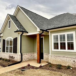 Stylish Cottage In Silo Square Near Snowden Grove Southaven Exterior photo