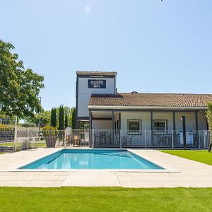 Brit Hotel Confort Manosque Cadarache Exterior photo