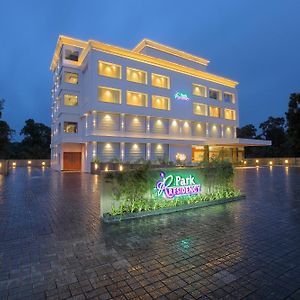 Park Residency Puthuppally Hotel Putuppalli Exterior photo