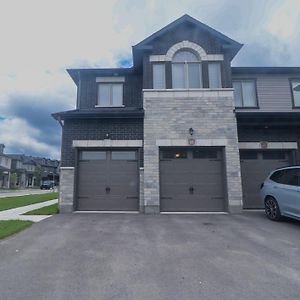 Tranquil Nest By The Airport Villa Ottawa Exterior photo